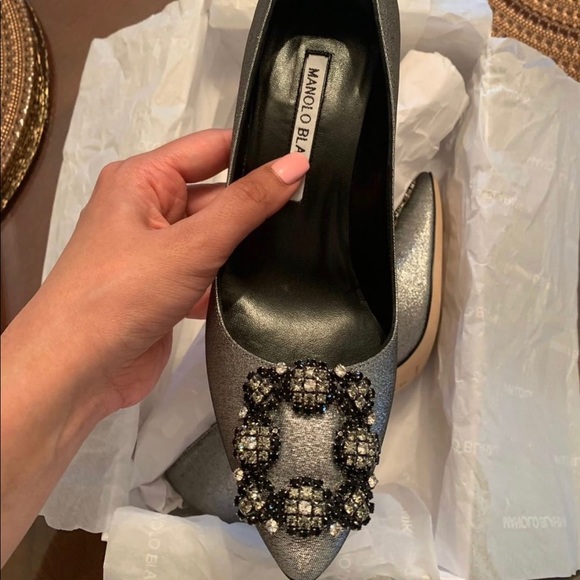 Manolo Blahnik grey/silver pump (never worn) - Picture 3 of 4